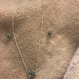 Necklace & earring set